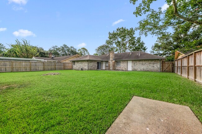 Building Photo - 1923 Winding Creek Dr