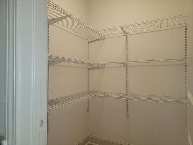 Building Photo - Build to Rent 4 Bdrm Lake Access - Luxury flooring -Stainless steel appliance - Covered Porch