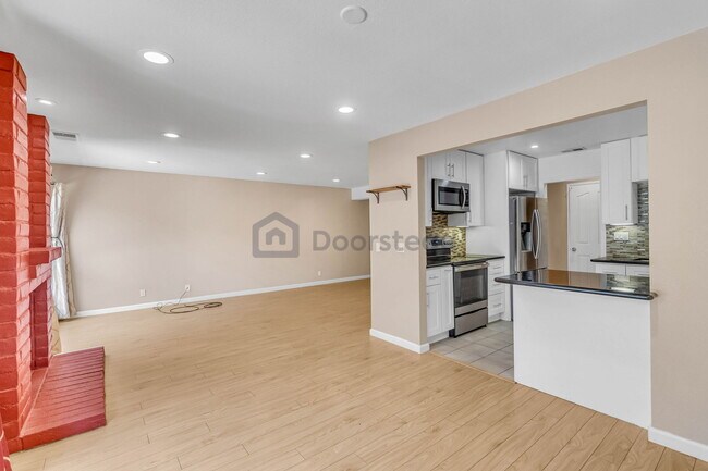 Building Photo - 1362 Casa Ct
