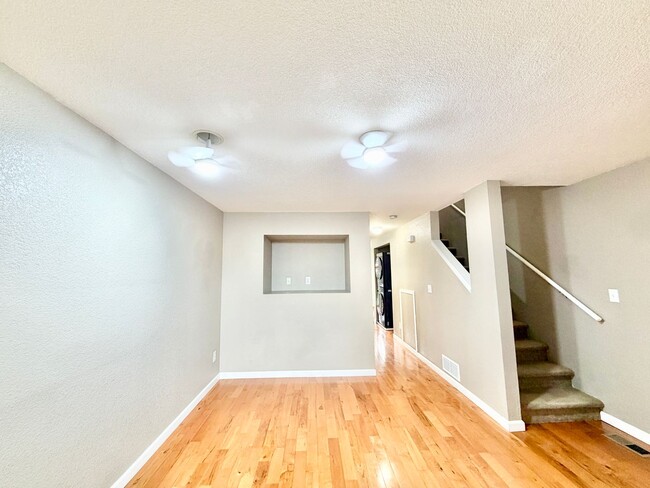 Building Photo - Wheat Ridge 2-story