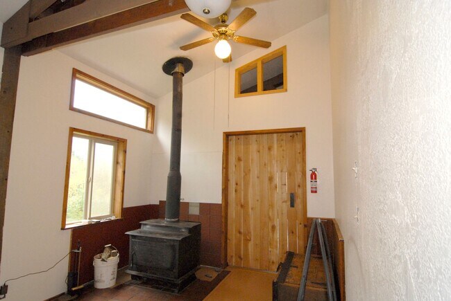 Building Photo - Riverfront property in Coast Range