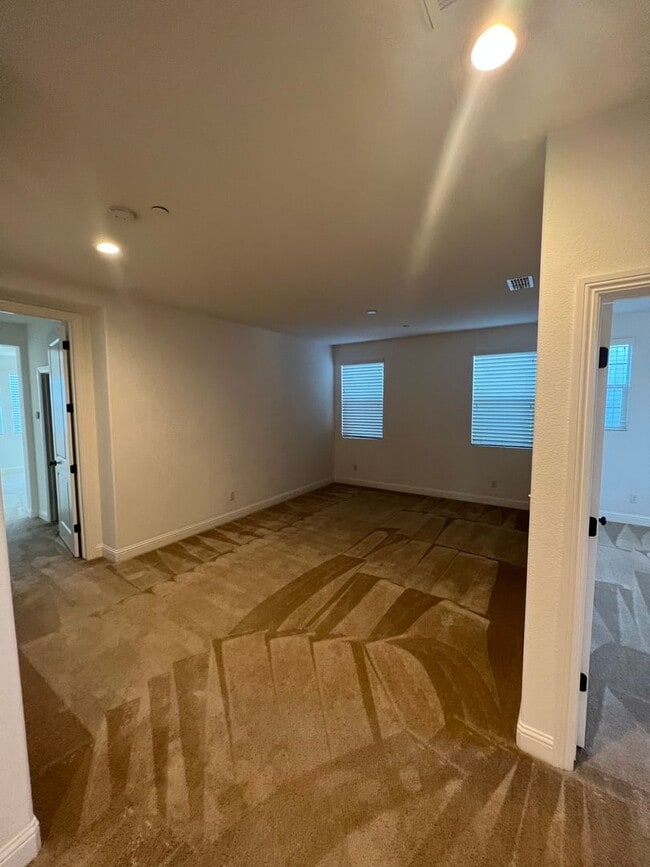 Building Photo - Spacious 4 Bedroom Home with Downstairs Bedroom and Upstairs Loft in Whitney Ranch Rocklin