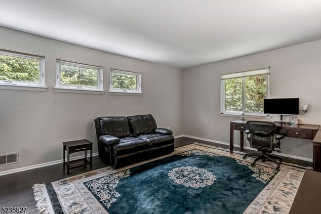 Building Photo - 33 Highmount Ave