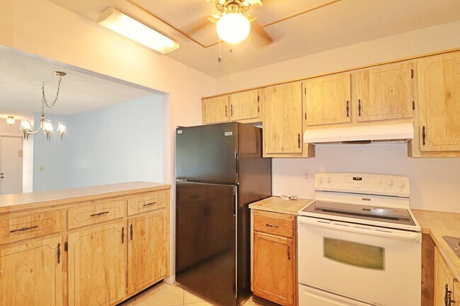Building Photo - 831 Timberview Dr