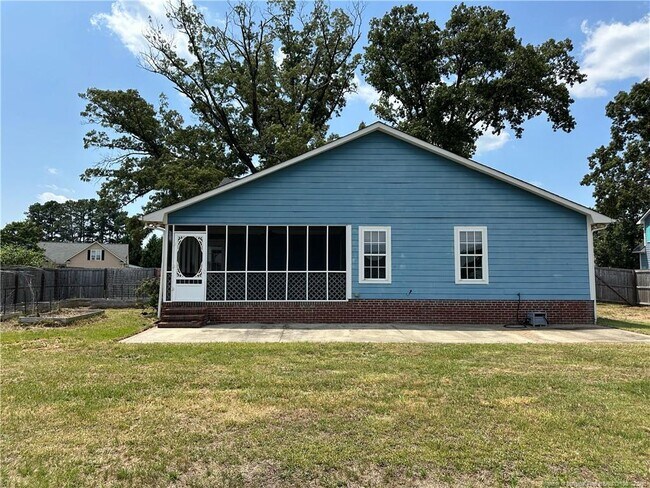 Building Photo - 112 Harvest Ln