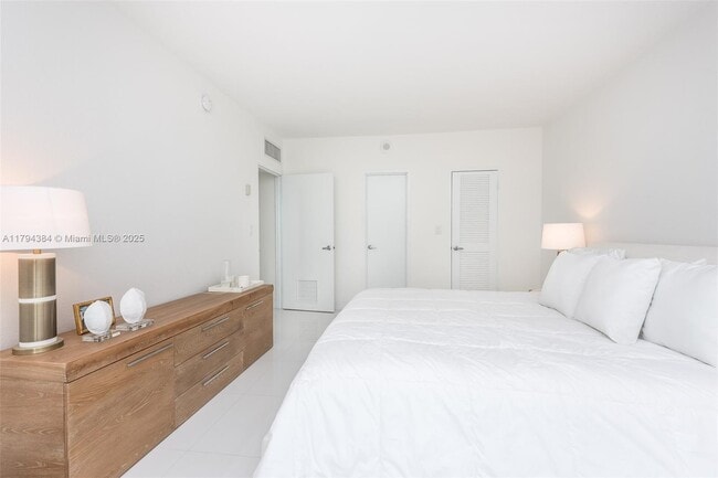 Building Photo - 10275 Collins Ave