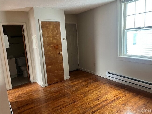 Building Photo - 618 State St