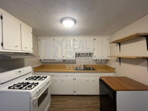 Building Photo - 110 W Ridge Cir