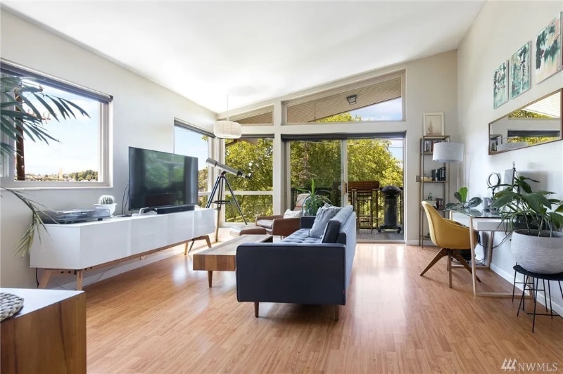 Building Photo - 3607 14th Ave W