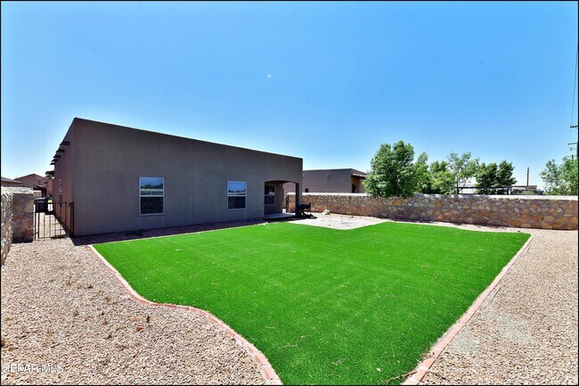 Building Photo - 3741 Loma Adriana