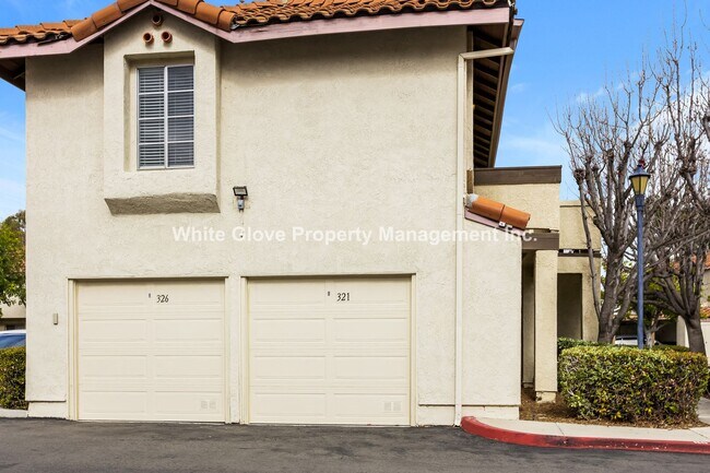Building Photo - Charming Studio Condo with Garage in Desirable Las Palmas Community