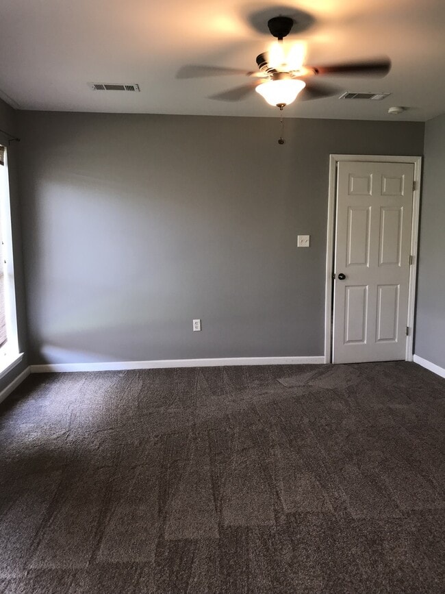 Building Photo - 3 Bedroom House in Denham Springs