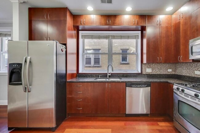 Building Photo - 4331 N Sacramento Ave