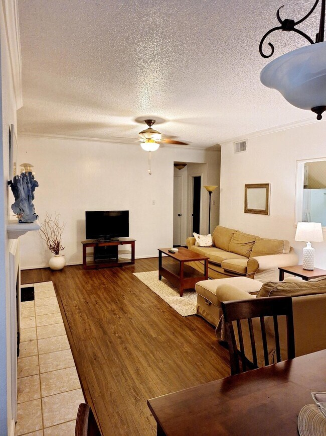 Building Photo - 921 Marine Dr