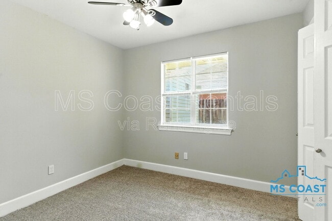 Building Photo - 11360 Creek Dr