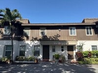 Building Photo - 3920 Woodside Dr