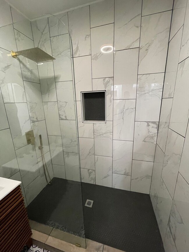 Building Photo - Large 2/1 House in Celanese- $1,495