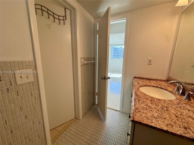 Building Photo - 2855 Leonard Dr