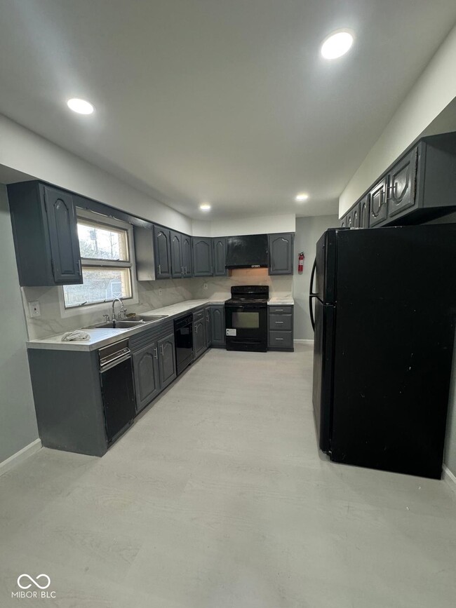 Building Photo - 3401 W 57th St