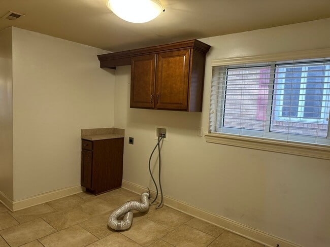Building Photo - 111 Lynnwood Dr