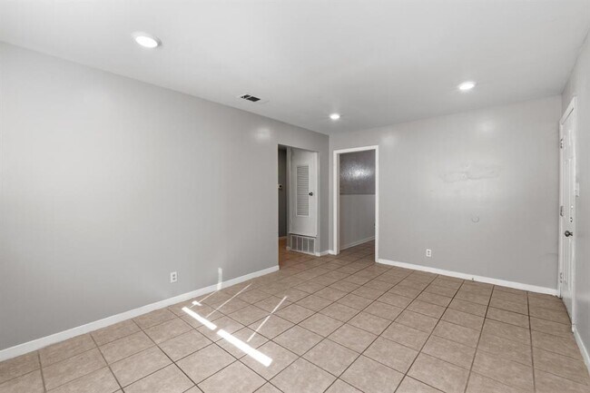 Building Photo - 2201 Lanier Dr