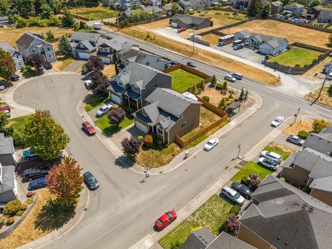 Building Photo - Spacious Corner Lot Home Near JBLM | 4 Bed...
