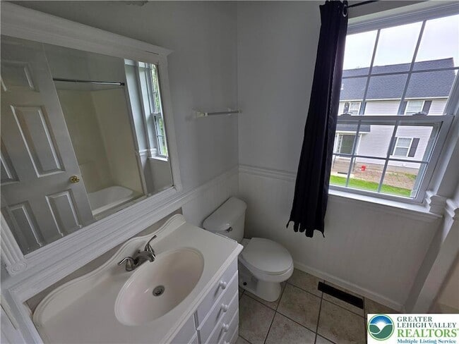 Building Photo - 965 Ramblewood Ln