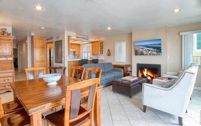 Building Photo - 3703 Seashore Dr