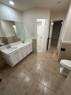Building Photo - 13705 Lothian Dr