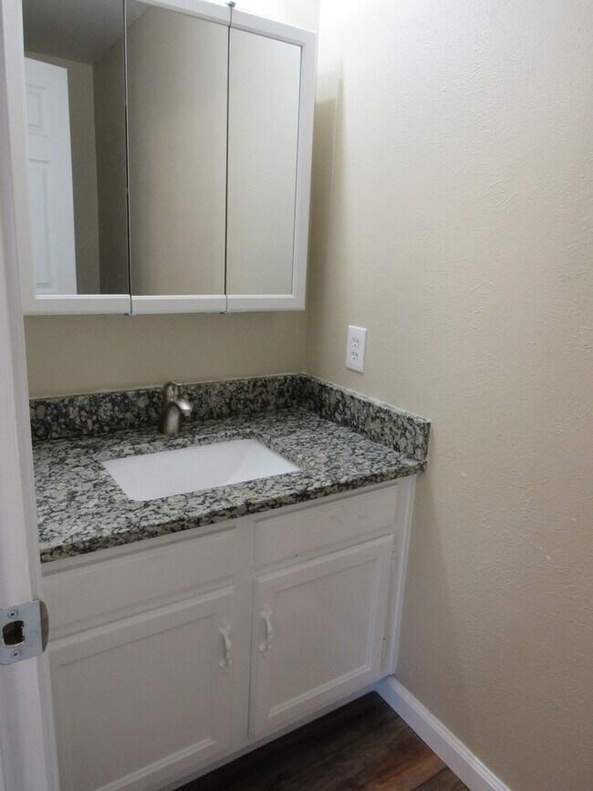 Building Photo - Remodeled Home in Thornton