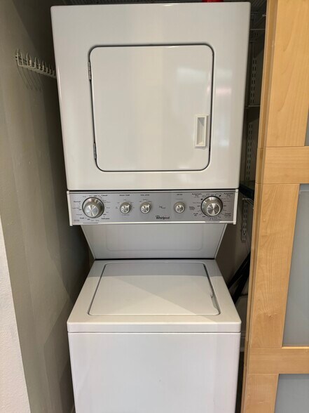 Building Photo - 2707 SE 50th Ave