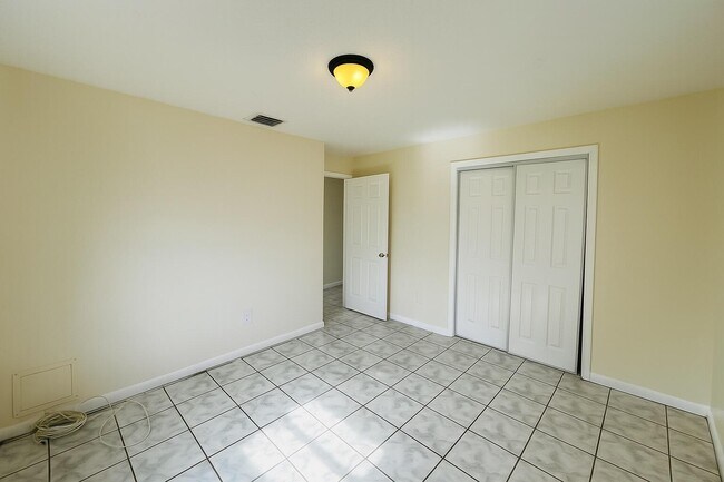 Building Photo - 3313 Plaza Pl