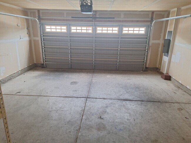 Building Photo - Wonderful Two Story Four Bedroom Home in Northeast Columbia!