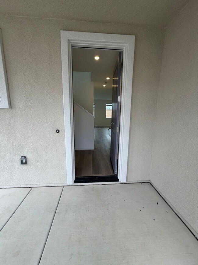 Building Photo - 3 Bedroom | 2.5 Bathroom | New two-story home in Elk Grove