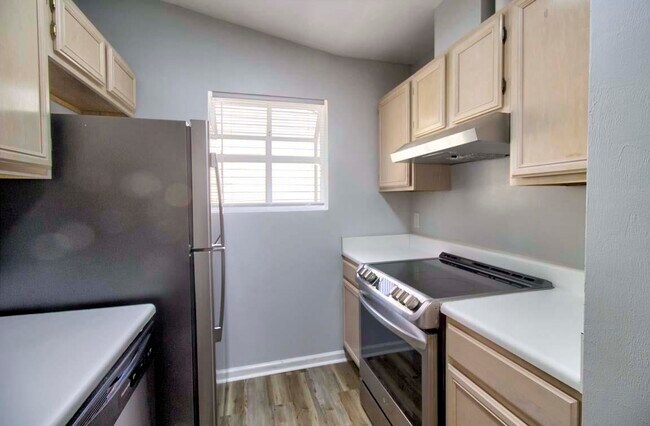 Building Photo - 425 High Point Ln