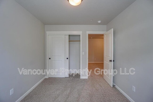 Building Photo - 5809 NE 71st Ave