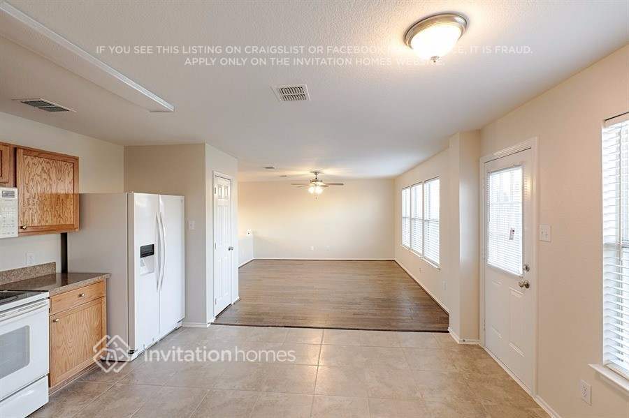 Building Photo - 2804 Mesa Valley Dr