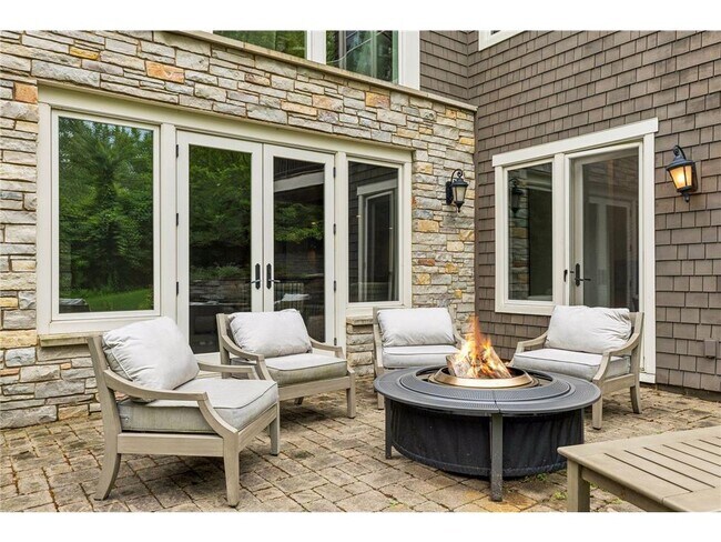Building Photo - 15700 Portico Dr
