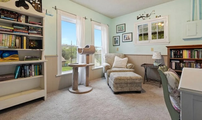 Building Photo - STUNNING Saint Paul Single Family Home - High End Upgrades Throughout