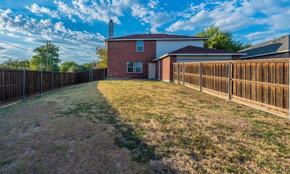 Building Photo - Lancaster Stunner with a Gorgeous Open Floor Plan and Elegant Finishes