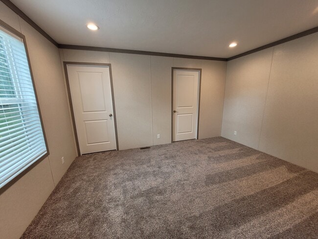 Building Photo - 158 Friendly St