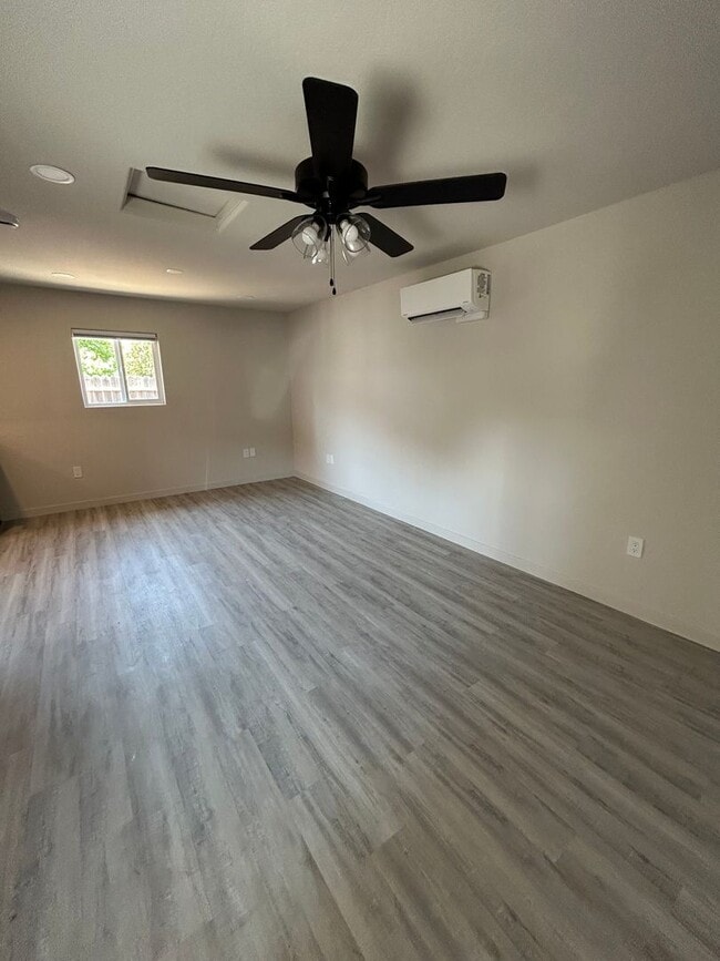 Building Photo - 1 bed 1 bath unit - ADU