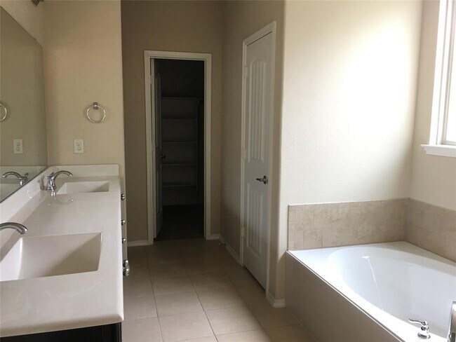 Building Photo - 1008 Forest Meadow Ct