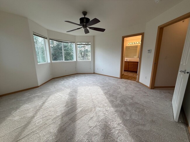 Building Photo - Three Bedroom Townhome in DuPont