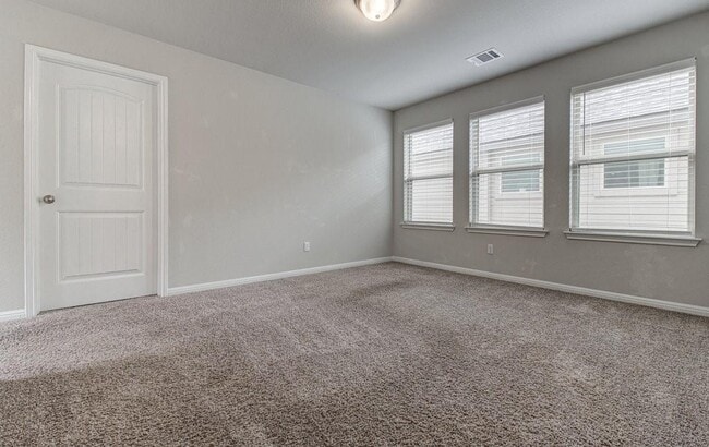 Building Photo - 159 Buckthorn Dr