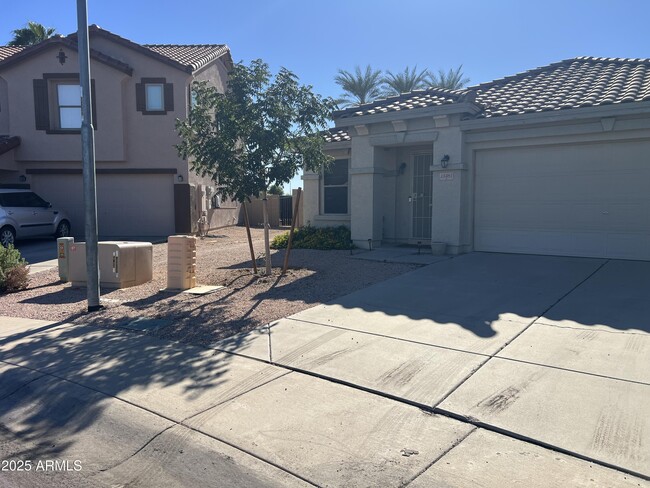 Building Photo - 15481 W Cameron Cir