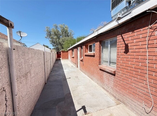 Building Photo - 1311 Griffith Ave