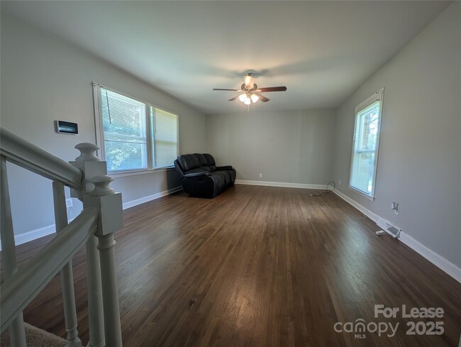 Building Photo - 5713 Barrington Dr
