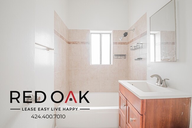 Building Photo - 932 Irolo St