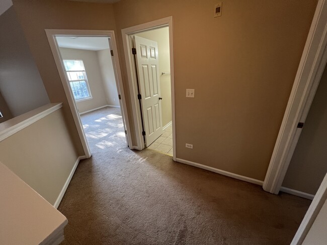 Building Photo - 2820 White Thorn Cir